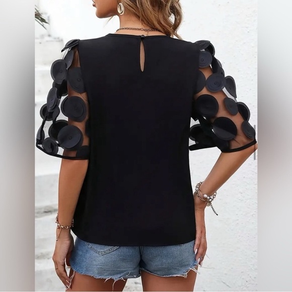 Modern Solid Appliqué Crew Neck Top - Picture 2 of 2